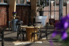 Haspeltafel met crossback stoelen